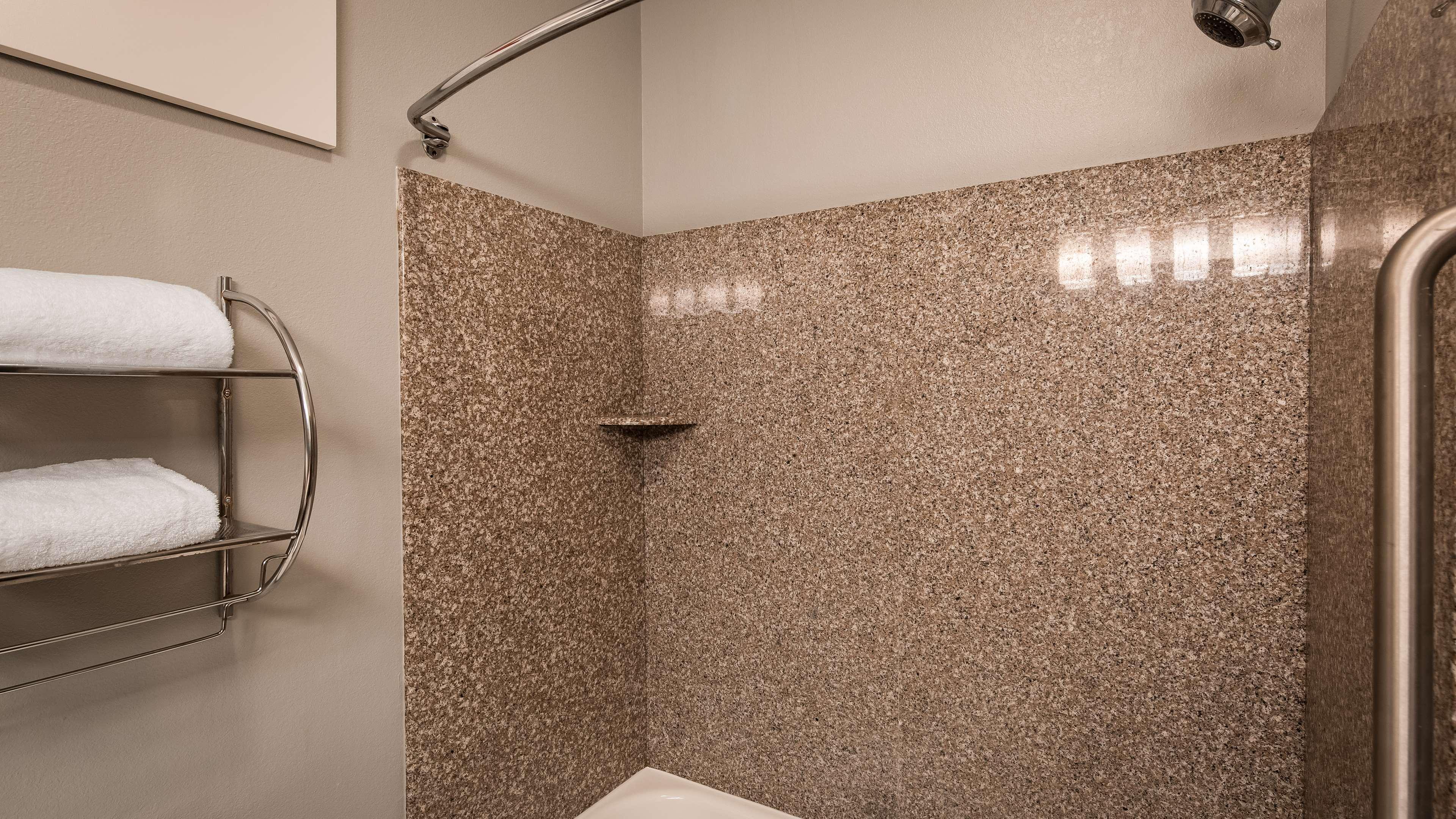 Best Western Plus New Cumberland Exteriör bild