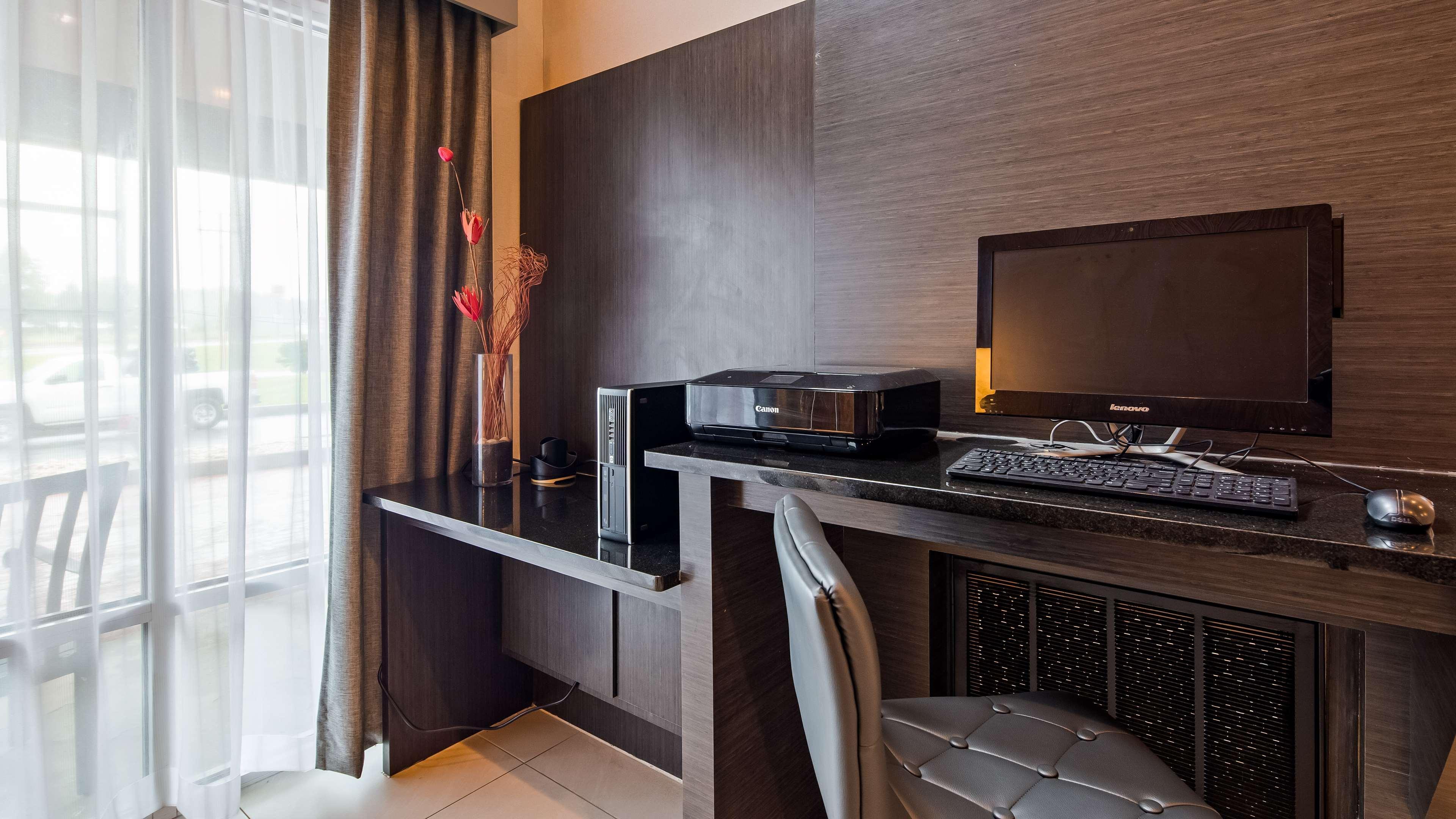 Best Western Plus New Cumberland Exteriör bild