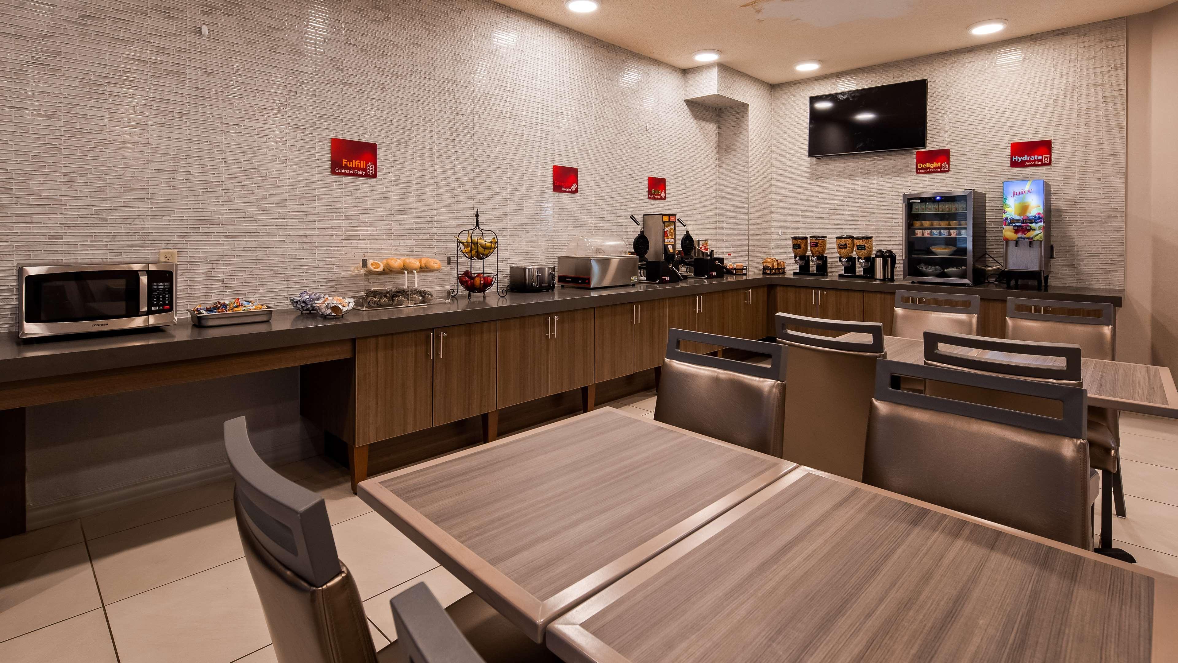 Best Western Plus New Cumberland Exteriör bild