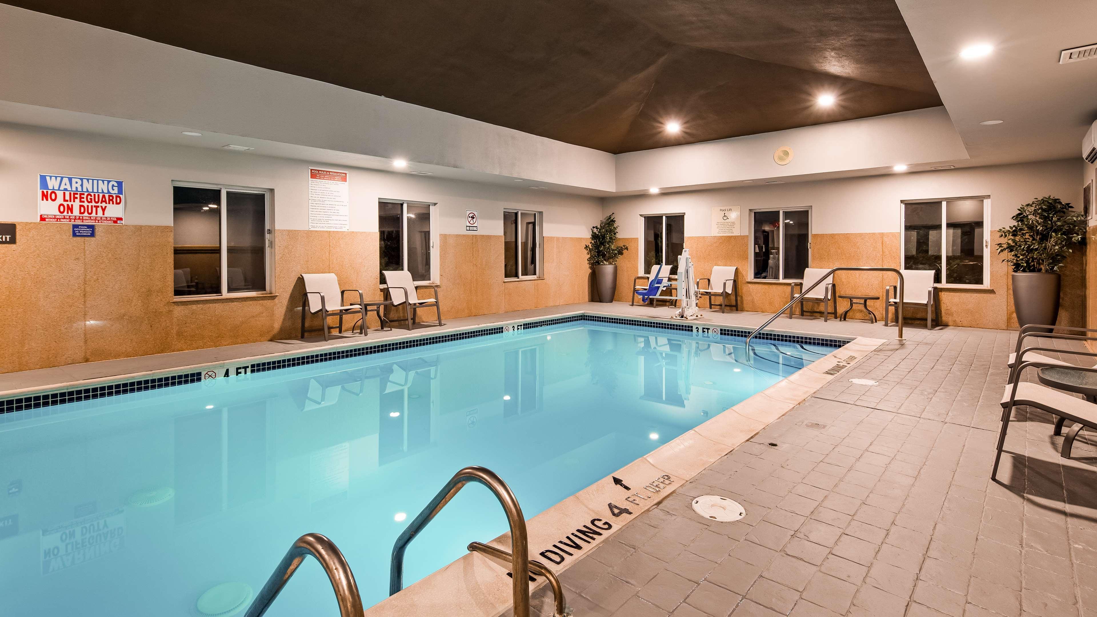 Best Western Plus New Cumberland Exteriör bild